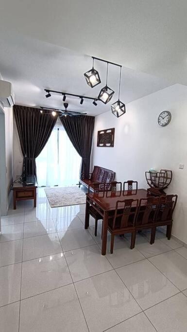 Cozy Sky Trees 4 Guests, Balcony, Netflix And Big Tv A08 Apartment Johor Bahru