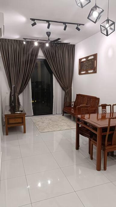 Cozy Sky Trees 4 Guests, Balcony, Netflix And Big Tv A08 Apartment Johor Bahru