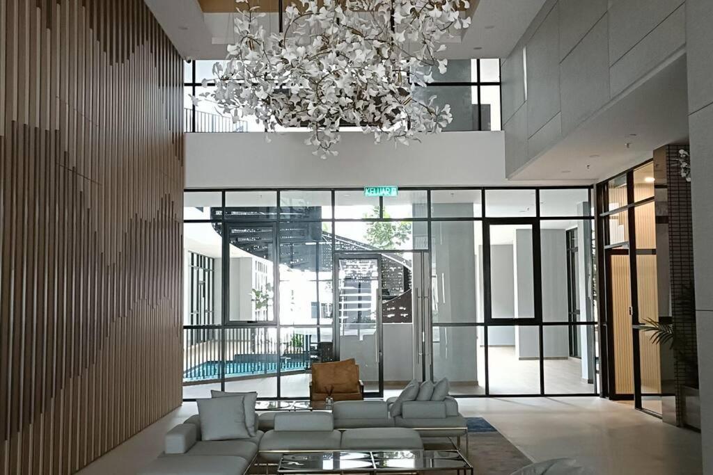 Cozy Sky Trees 4 Guests, Balcony, Netflix And Big Tv A08 Apartment Johor Bahru